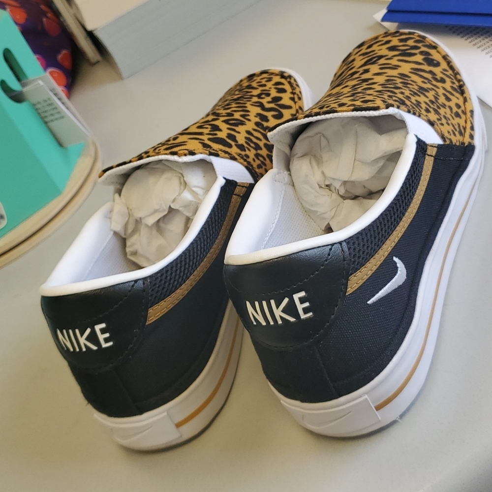 New in Box Women's Nike Court Legacy Slip-Ons - Picture 2 of 4
